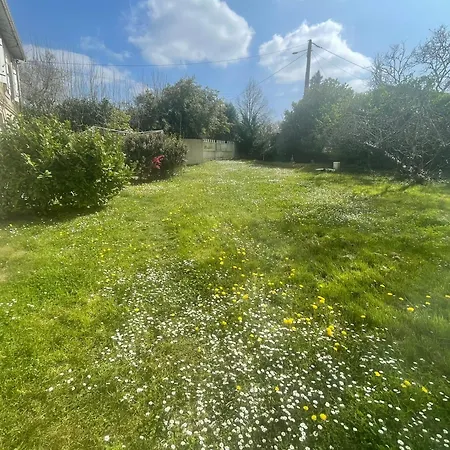 Gd Au Mois 2 A 4 Personnes Avec Clim Et Piscine Pres De St Emilion A La Campagne, Wifi, Clim, Piscine Non Chauffee Lagorce (Gironde)
